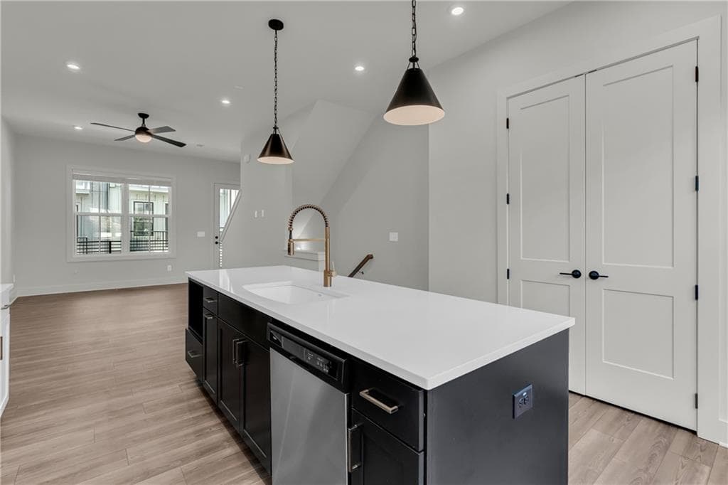 2 bedroom, 2 bathroom, 1,152 sq ft townhouse for sale at 152 Chestnut Circle, Atlanta, GA 30342 — photo 8