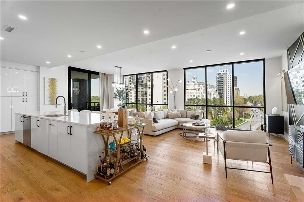 3 bedroom, 4 bathroom, 2,249 sq ft condominium for sale at 2425 Peachtree Road 901, Atlanta, GA 30305