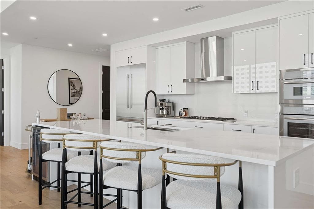 3 bedroom, 4 bathroom, 2,249 sq ft condominium for sale at 2425 Peachtree Road 901, Atlanta, GA 30305 — photo 6