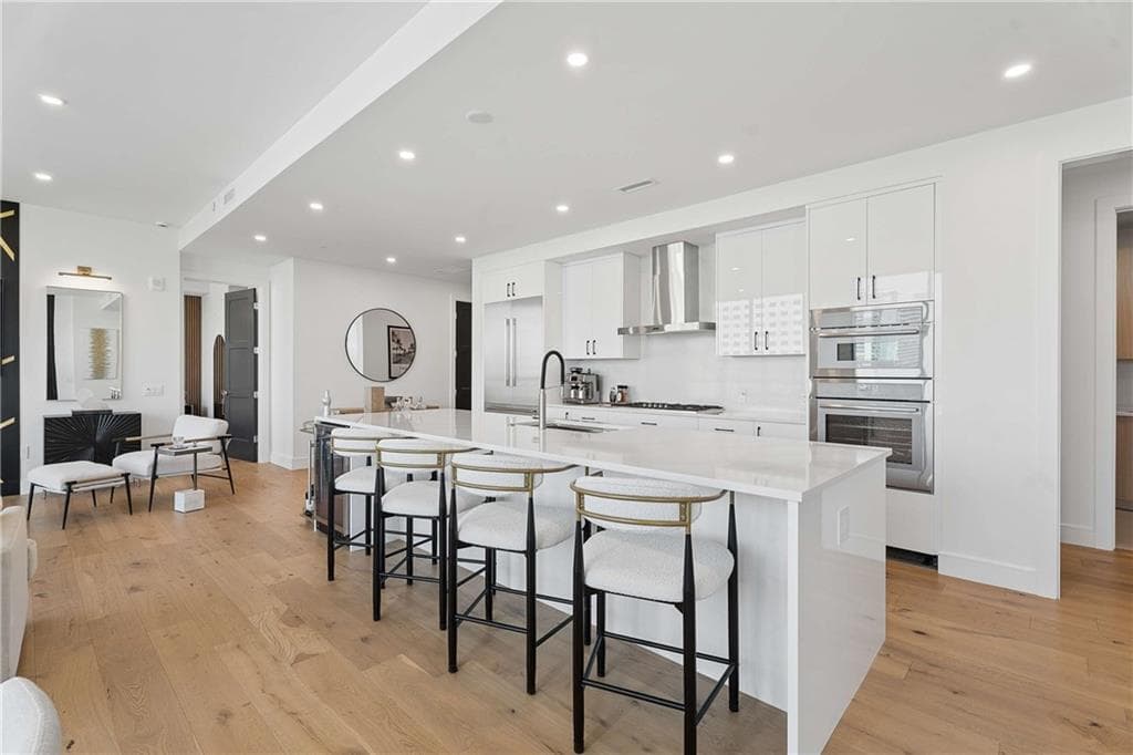 3 bedroom, 4 bathroom, 2,249 sq ft condominium for sale at 2425 Peachtree Road 901, Atlanta, GA 30305 — photo 7
