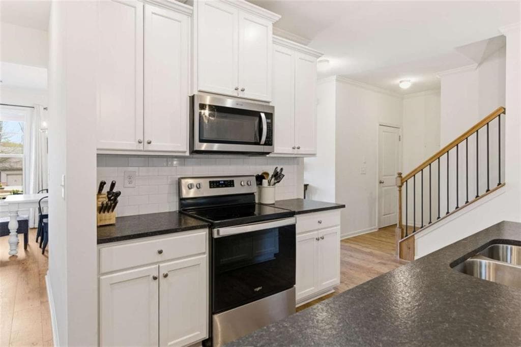 4 bedroom, 3 bathroom, 2,657 sq ft single family residence for sale at 5445 Trillium Way, Flowery Branch, GA 30542 — photo 9