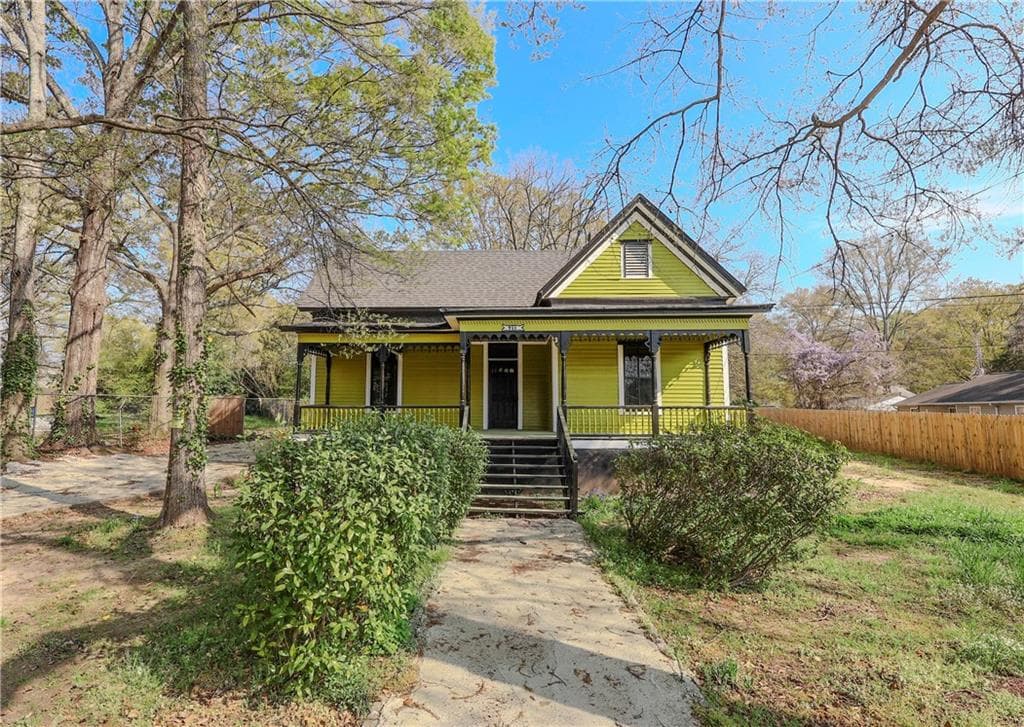 2 bedroom, 2 bathroom, 1,240 sq ft single family residence for sale at 711 Davis Street, Monroe, GA 30655