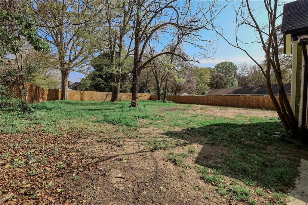 2 bedroom, 2 bathroom, 1,240 sq ft single family residence for sale at 711 Davis Street, Monroe, GA 30655 — photo 5