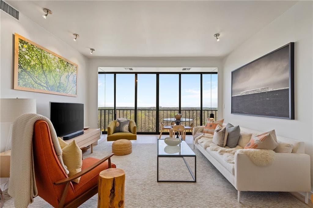 1 bedroom, 1 bathroom, 900 sq ft condominium sold at 145 15th Street 1009, Atlanta, GA 30309