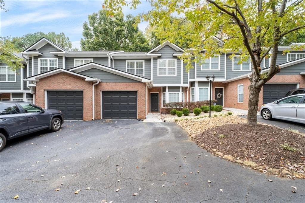 3 bedroom, 3 bathroom, 1,866 sq ft townhouse for sale at 2680 Pine Tree Road 5, Atlanta, GA 30324 — photo 3