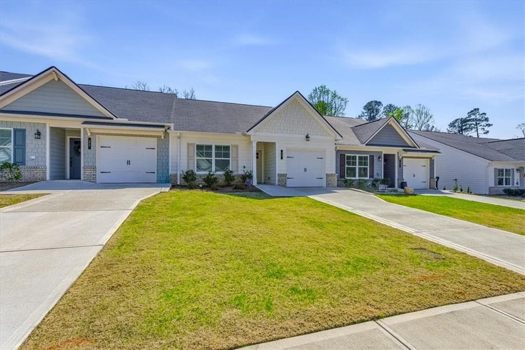 3 bedroom, 3 bathroom, 1,681 sq ft townhouse for sale at 25 Silver Leaf Lane 41, Dawsonville, GA 30534