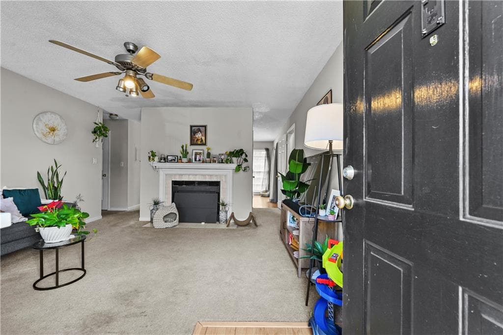 2 bedroom, 2 bathroom, 1,059 sq ft condominium for sale at 1166 Booth Road 306, Marietta, GA 30008 — photo 2