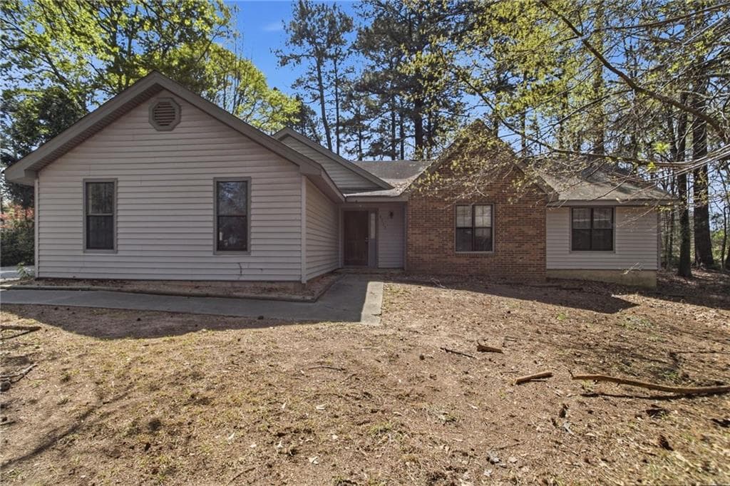 3 bedroom, 2 bathroom, 1,529 sq ft single family residence under contract at 1717 Pinto Trail, Jonesboro, GA 30236