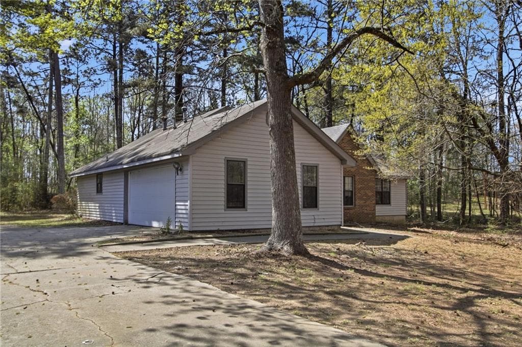 3 bedroom, 2 bathroom, 1,529 sq ft single family residence under contract at 1717 Pinto Trail, Jonesboro, GA 30236 — photo 2