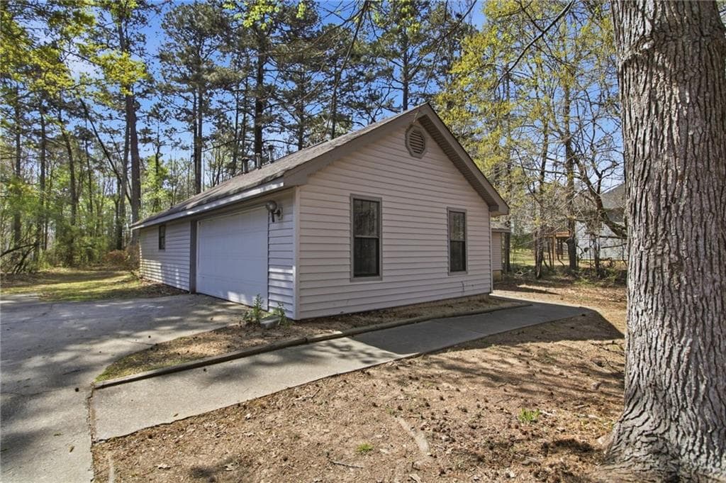 3 bedroom, 2 bathroom, 1,529 sq ft single family residence under contract at 1717 Pinto Trail, Jonesboro, GA 30236 — photo 4