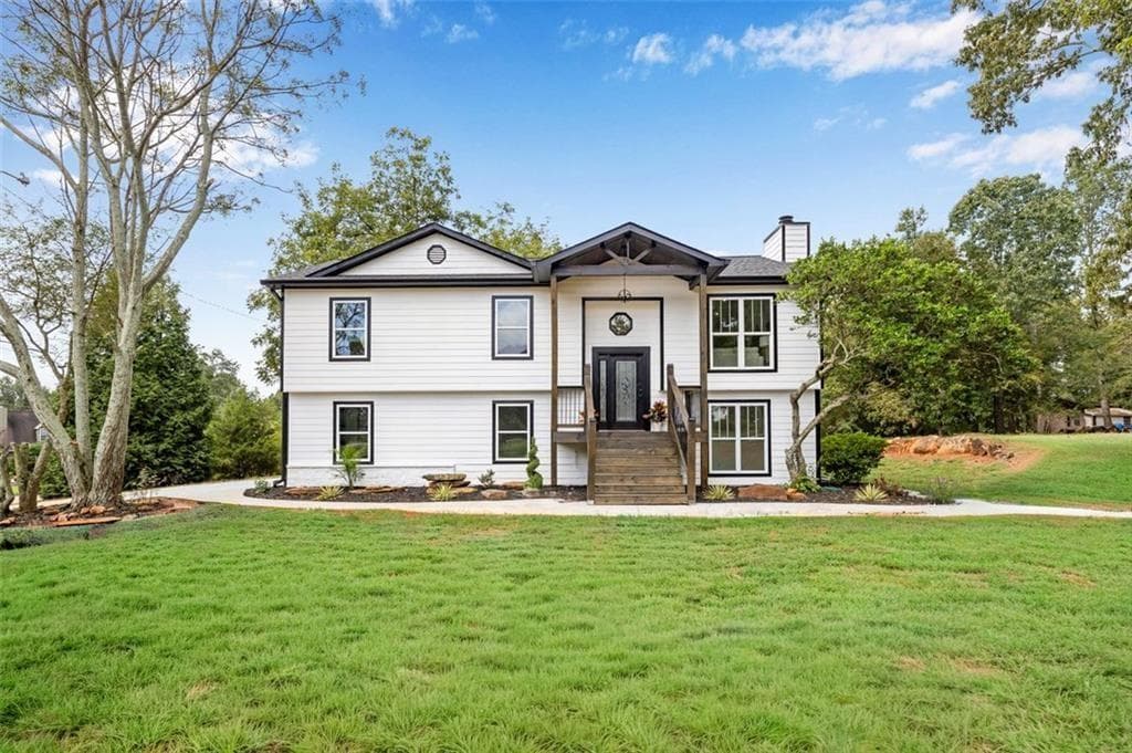 5 bedroom, 3 bathroom, 2,067 sq ft single family residence for sale at 4515 Highway 60, Pendergrass, GA 30567 — photo 2