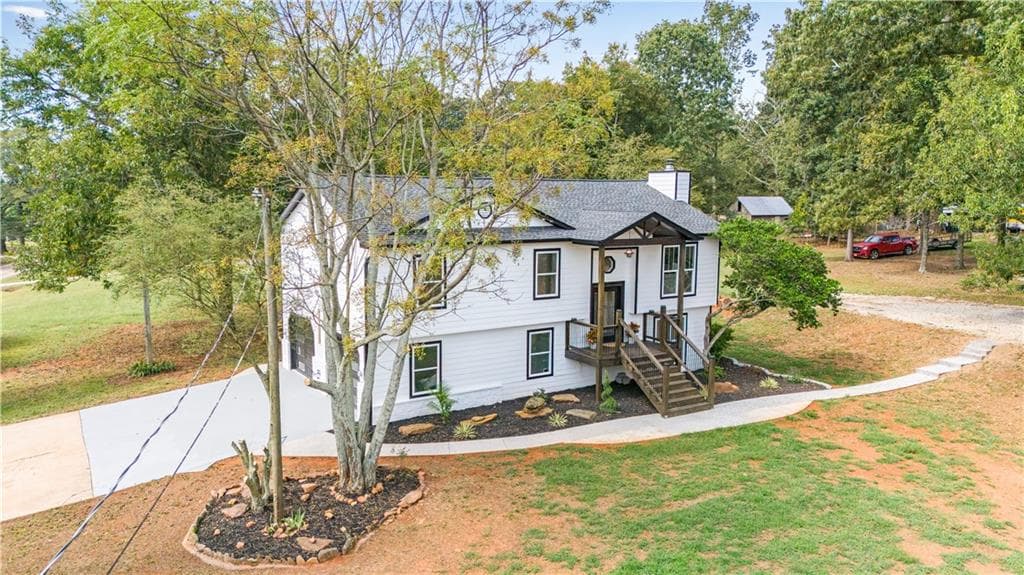 5 bedroom, 3 bathroom, 2,067 sq ft single family residence for sale at 4515 Highway 60, Pendergrass, GA 30567 — photo 3