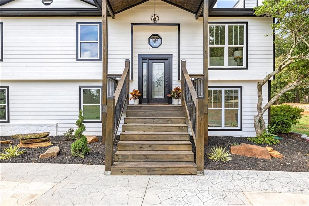 5 bedroom, 3 bathroom, 2,067 sq ft single family residence for sale at 4515 Highway 60, Pendergrass, GA 30567 — photo 4
