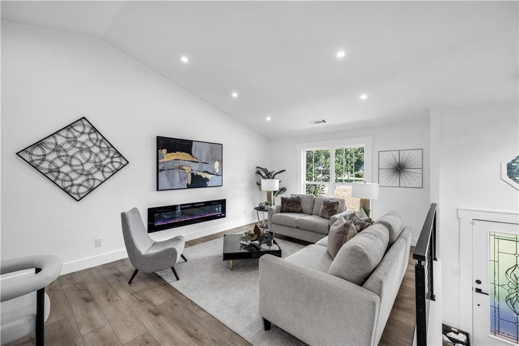 5 bedroom, 3 bathroom, 2,067 sq ft single family residence for sale at 4515 Highway 60, Pendergrass, GA 30567 — photo 6