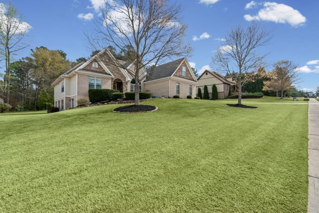 5 bedroom, 5 bathroom, 4,023 sq ft single family residence under contract at 2405 Hickory Grove Drive, Monroe, GA 30656 — photo 2