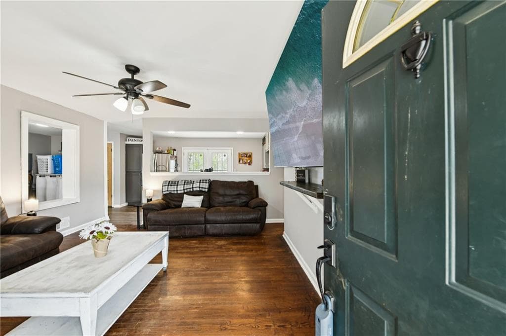 3 bedroom, 1 bathroom, 1,492 sq ft single family residence for sale at 8165 Laurel Drive, Covington, GA 30014 — photo 3