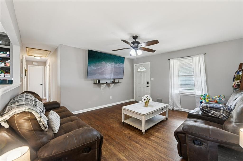 3 bedroom, 1 bathroom, 1,492 sq ft single family residence for sale at 8165 Laurel Drive, Covington, GA 30014 — photo 4