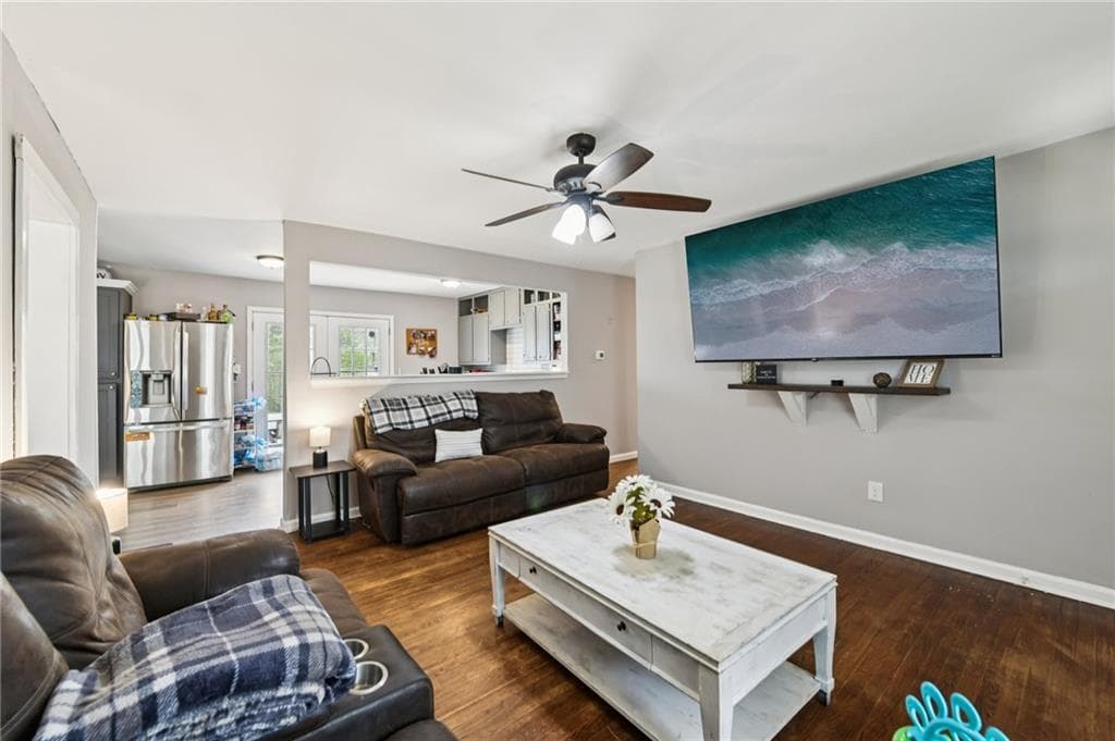 3 bedroom, 1 bathroom, 1,492 sq ft single family residence for sale at 8165 Laurel Drive, Covington, GA 30014 — photo 5