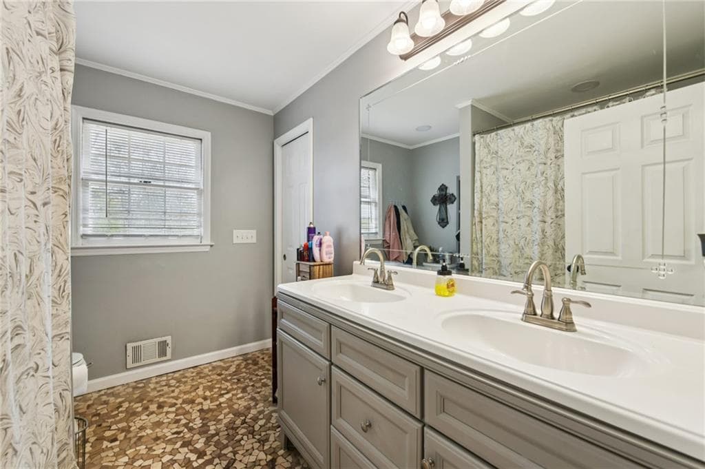 3 bedroom, 1 bathroom, 1,492 sq ft single family residence for sale at 8165 Laurel Drive, Covington, GA 30014 — photo 10