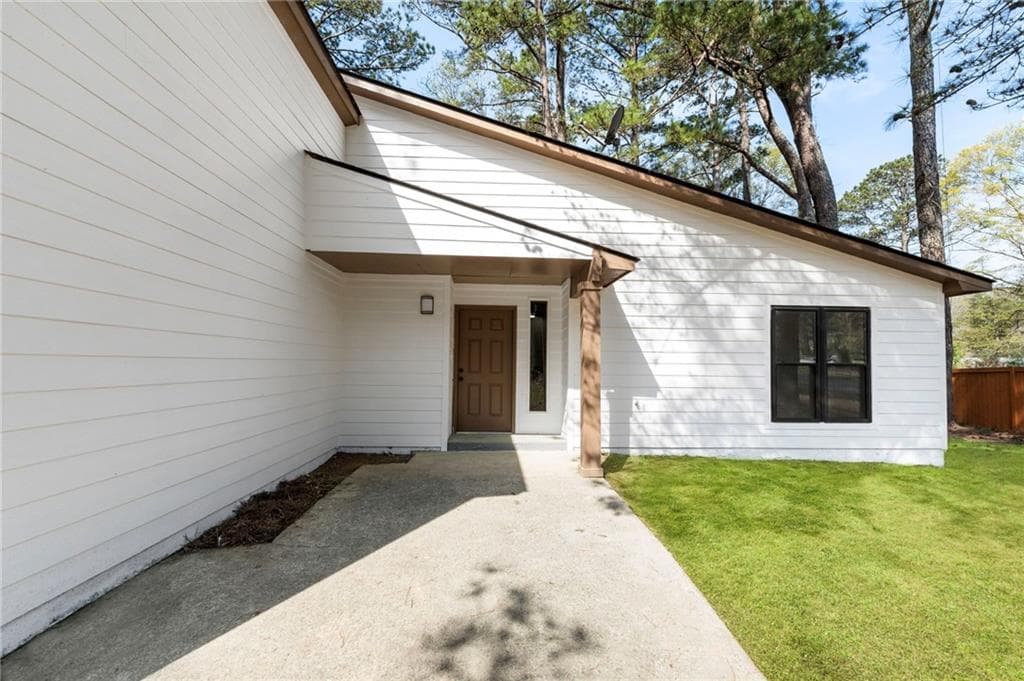 3 bedroom, 2 bathroom, 1,764 sq ft single family residence sold at 9383 Woodknoll Way, Jonesboro, GA 30238