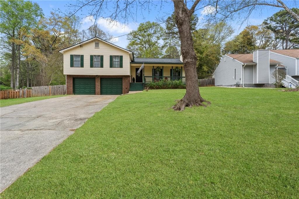4 bedroom, 3 bathroom, 2,150 sq ft single family residence sold at 6741 Fairway Ridge Drive, Douglasville, GA 30134