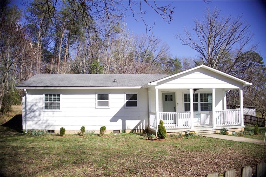 3 bedroom, 2 bathroom, 1,061 sq ft single family residence for sale at 331 Blue Arrow Lane, Mineral Bluff, GA 30559 — photo 1 of 22