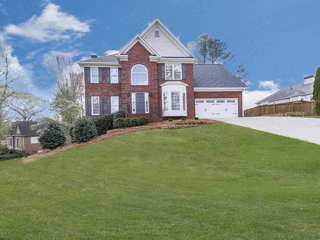 5 bedroom, 4 bathroom, 3,891 sq ft single family residence under contract at 2013 Castlemaine Circle, Woodstock, GA 30189 — photo 2