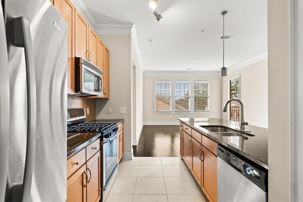 2 bedroom, 2 bathroom, 1,363 sq ft condominium for sale at 3621 Vinings Slope 3407, Atlanta, GA 30339 — photo 6