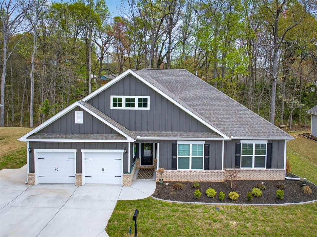 118 Golden Oaks Drive, Hartwell, GA 30643 — most recent listing photo