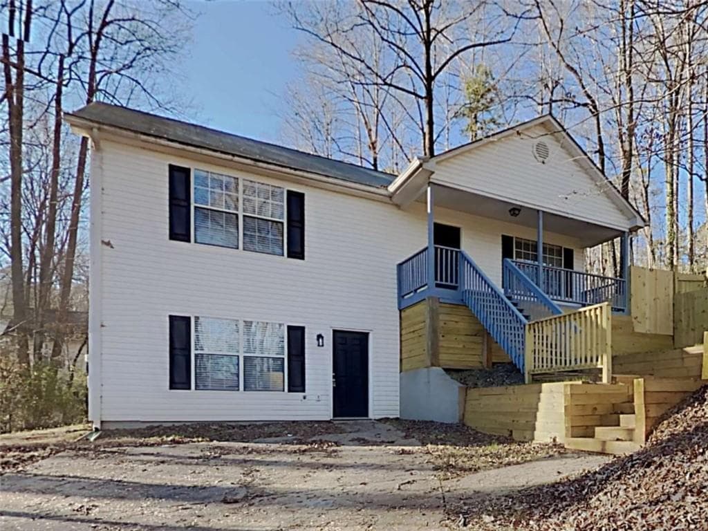 3 bedroom, 2 bathroom, 1,920 sq ft single family residence for sale at 5665 Lakeview Court, Gainesville, GA 30506 — photo 1 of 16