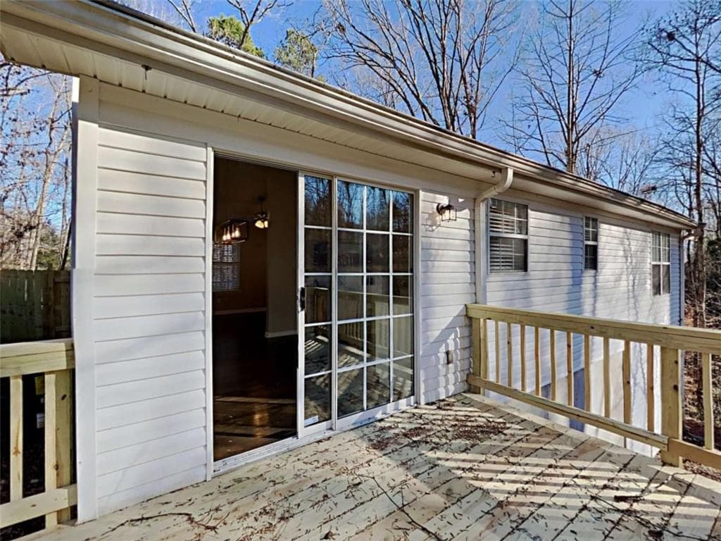 3 bedroom, 2 bathroom, 1,920 sq ft single family residence for sale at 5665 Lakeview Court, Gainesville, GA 30506 — photo 2