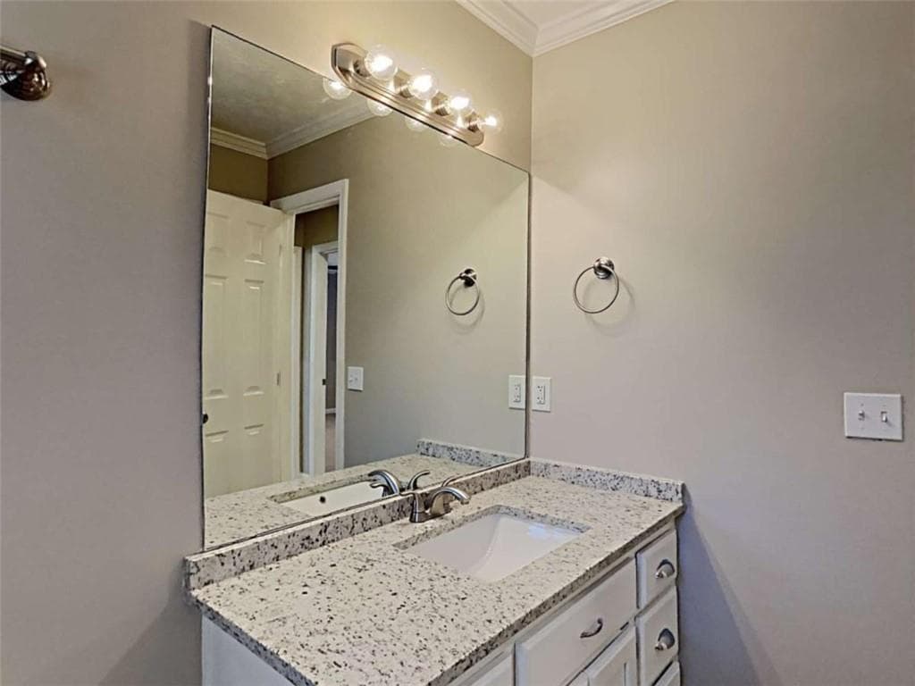 3 bedroom, 2 bathroom, 1,920 sq ft single family residence for sale at 5665 Lakeview Court, Gainesville, GA 30506 — photo 6