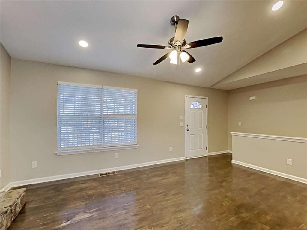 3 bedroom, 2 bathroom, 1,920 sq ft single family residence for sale at 5665 Lakeview Court, Gainesville, GA 30506 — photo 8