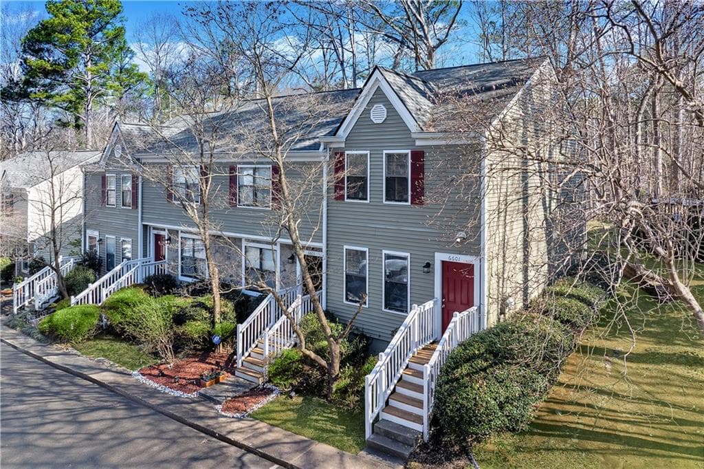 2 bedroom, 3 bathroom, 1,152 sq ft townhouse sold at 6601 Sienna Court, Peachtree Corners, GA 30092