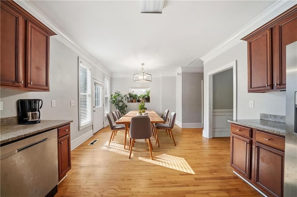 3 bedroom, 3 bathroom, 2,349 sq ft single family residence for sale at 1864 La Mesa Lane, Decatur, GA 30032 — photo 2