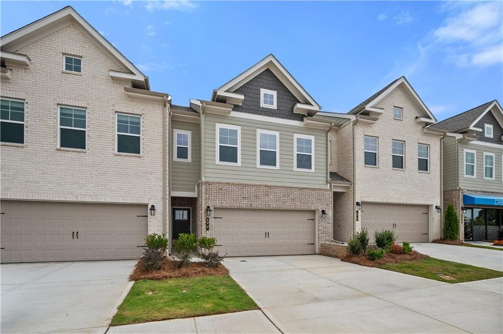 3 bedroom, 3 bathroom, 1,849 sq ft townhouse under contract at 3674 Donovan Circle, Loganville, GA 30052 — photo 3