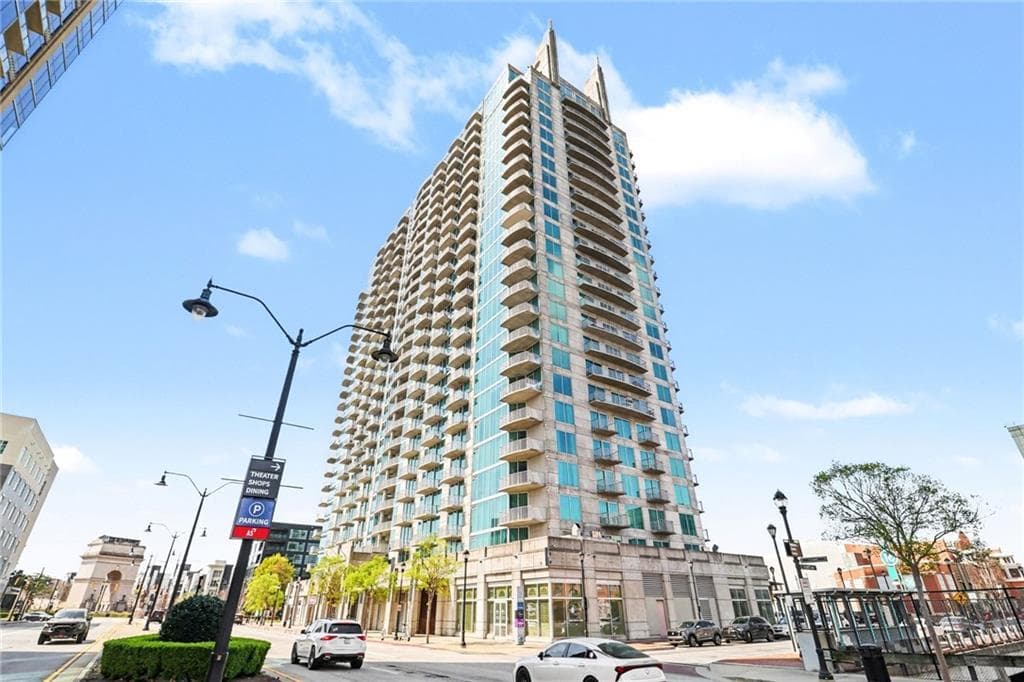 2 bedroom, 2 bathroom, 1,045 sq ft condominium for sale at 361 17th Street 1603, Atlanta, GA 30363 — photo 1 of 22