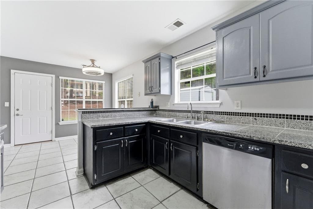 3 bedroom, 2 bathroom, 1,460 sq ft single family residence under contract at 8244 Wynfield Drive, Jonesboro, GA 30238 — photo 8