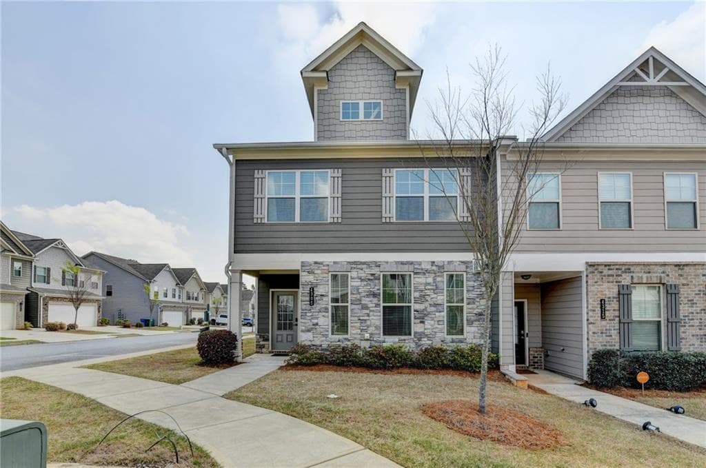 3 bedroom, 3 bathroom, 1,919 sq ft townhouse for sale at 4305 Morrison Lake Court, Norcross, GA 30071 — photo 5