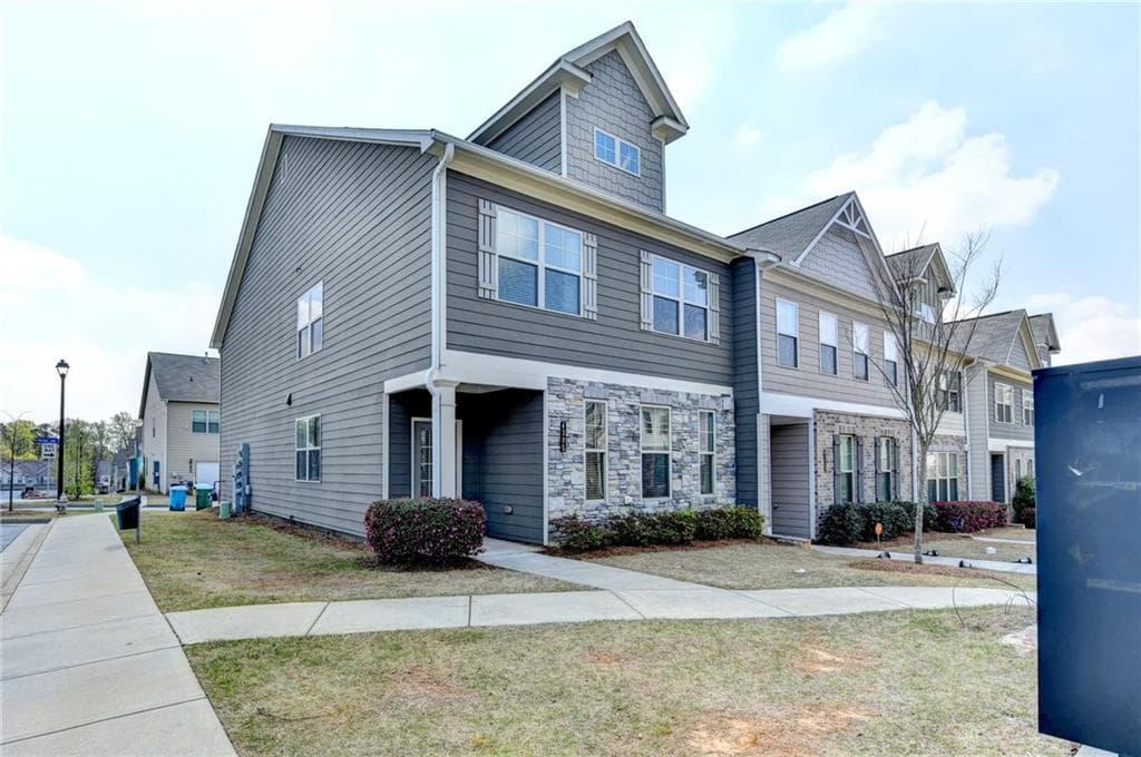 3 bedroom, 3 bathroom, 1,919 sq ft townhouse for sale at 4305 Morrison Lake Court, Norcross, GA 30071