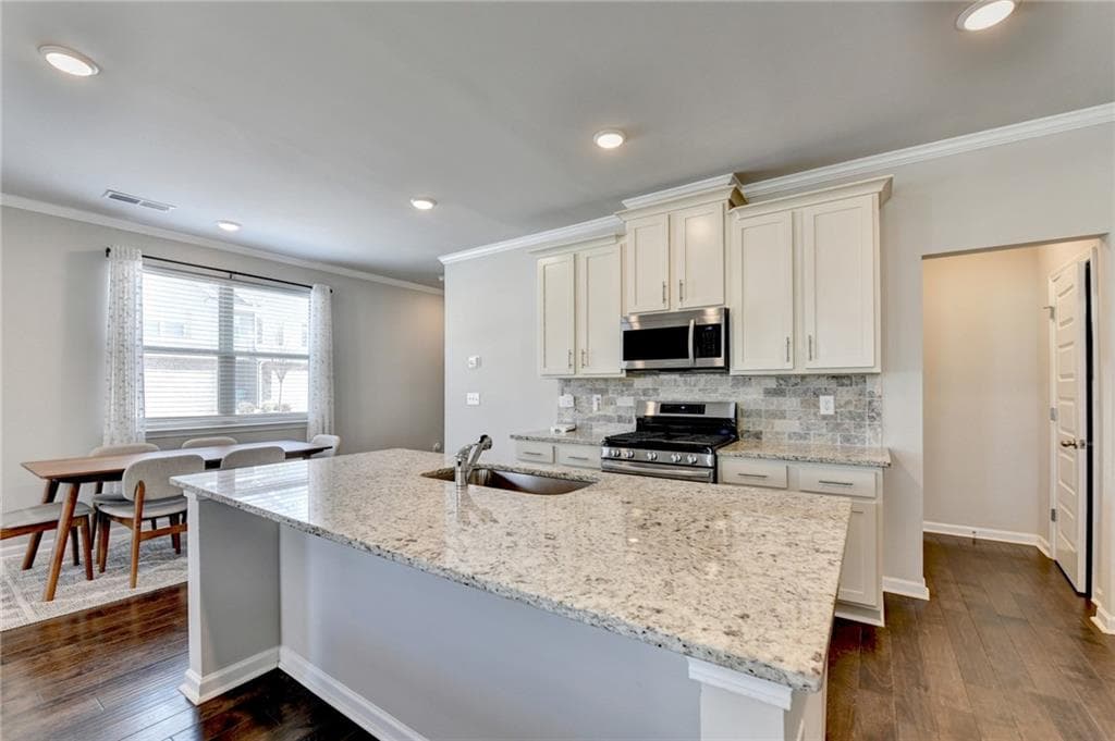 3 bedroom, 3 bathroom, 1,919 sq ft townhouse for sale at 4305 Morrison Lake Court, Norcross, GA 30071 — photo 2