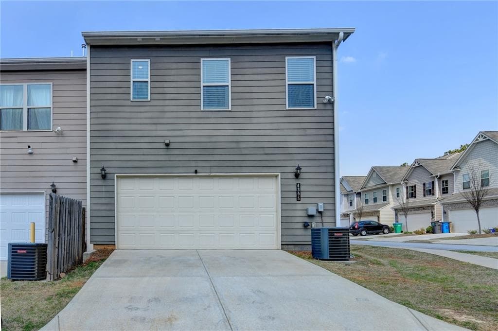 3 bedroom, 3 bathroom, 1,919 sq ft townhouse for sale at 4305 Morrison Lake Court, Norcross, GA 30071 — photo 6