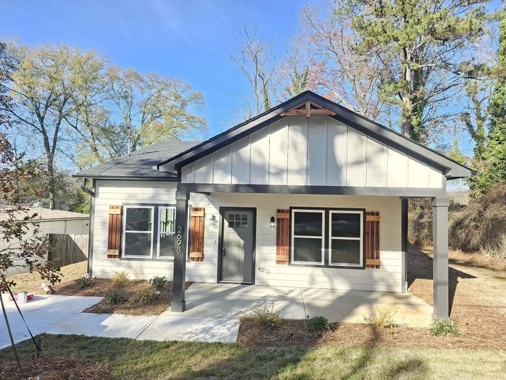 3 bedroom, 2 bathroom, 1,176 sq ft single family residence under contract at 2698 Mango Circle, Atlanta, GA 30318