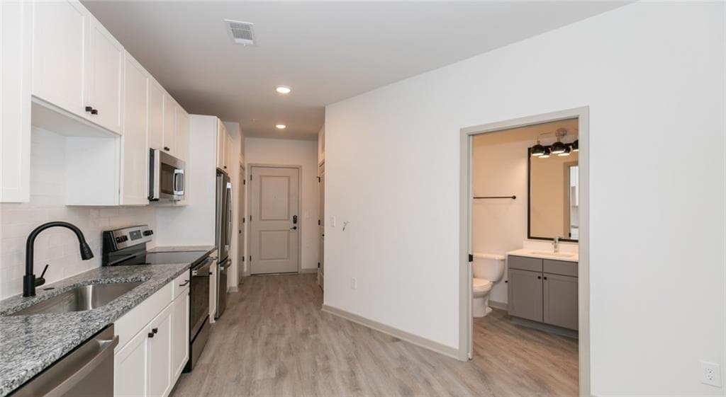 1 bedroom, 1 bathroom, 779 sq ft apartment for rent at 2250 Oak Road 4250, Snellville, GA 30078 for $1,625 a month — photo 4