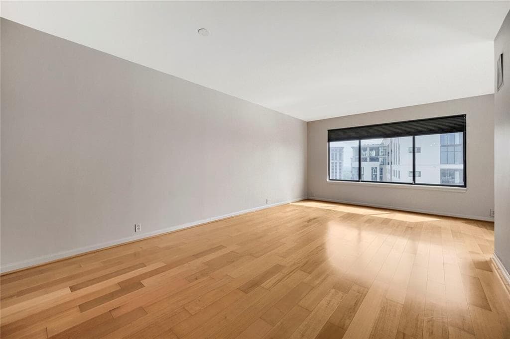 1 bedroom, 1 bathroom, 750 sq ft condominium for sale at 3481 Lakeside Drive 2905, Atlanta, GA 30326 — photo 7