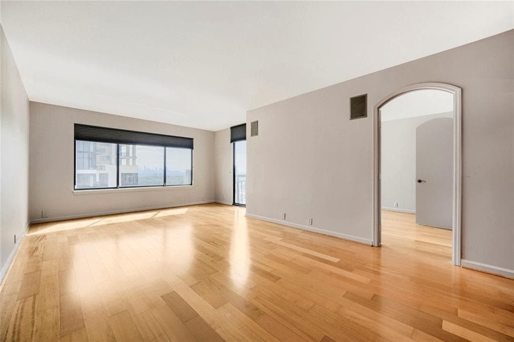 1 bedroom, 1 bathroom, 750 sq ft condominium for sale at 3481 Lakeside Drive 2905, Atlanta, GA 30326 — photo 8