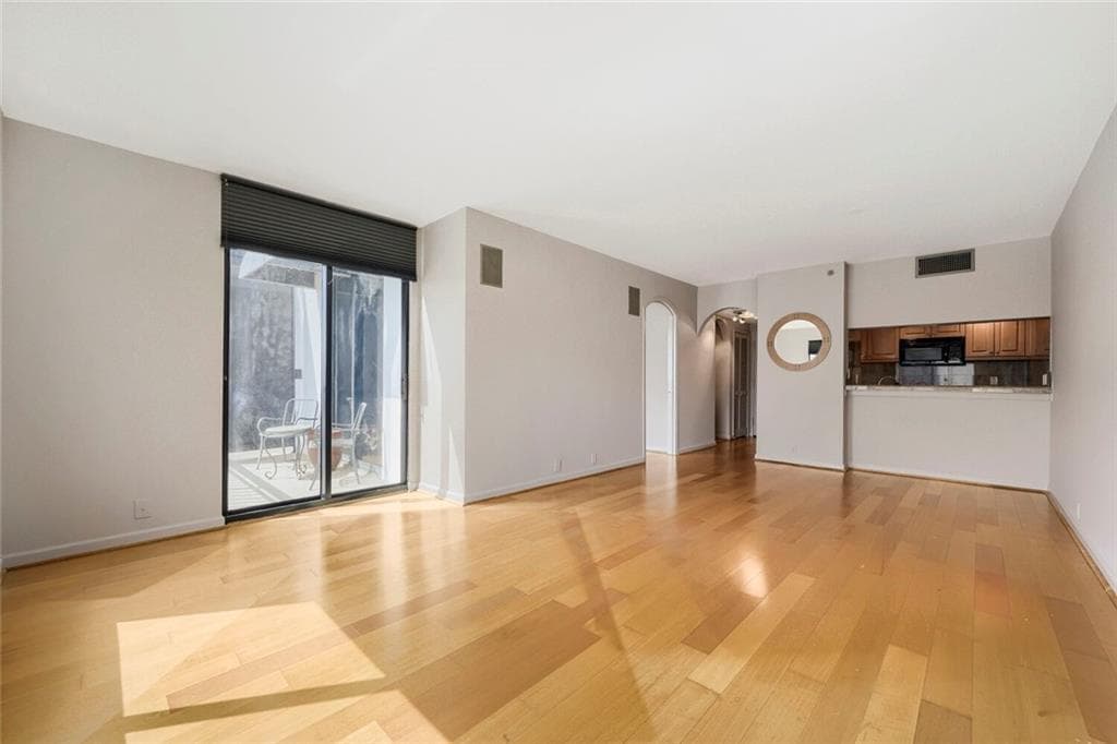 1 bedroom, 1 bathroom, 750 sq ft condominium for sale at 3481 Lakeside Drive 2905, Atlanta, GA 30326 — photo 9