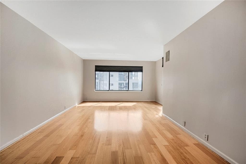 1 bedroom, 1 bathroom, 750 sq ft condominium for sale at 3481 Lakeside Drive 2905, Atlanta, GA 30326 — photo 10