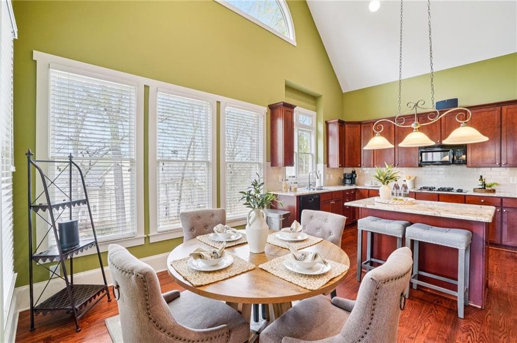 5 bedroom, 5 bathroom, 4,969 sq ft single family residence for sale at 3525 Horizon Court, Cumming, GA 30041 — photo 10