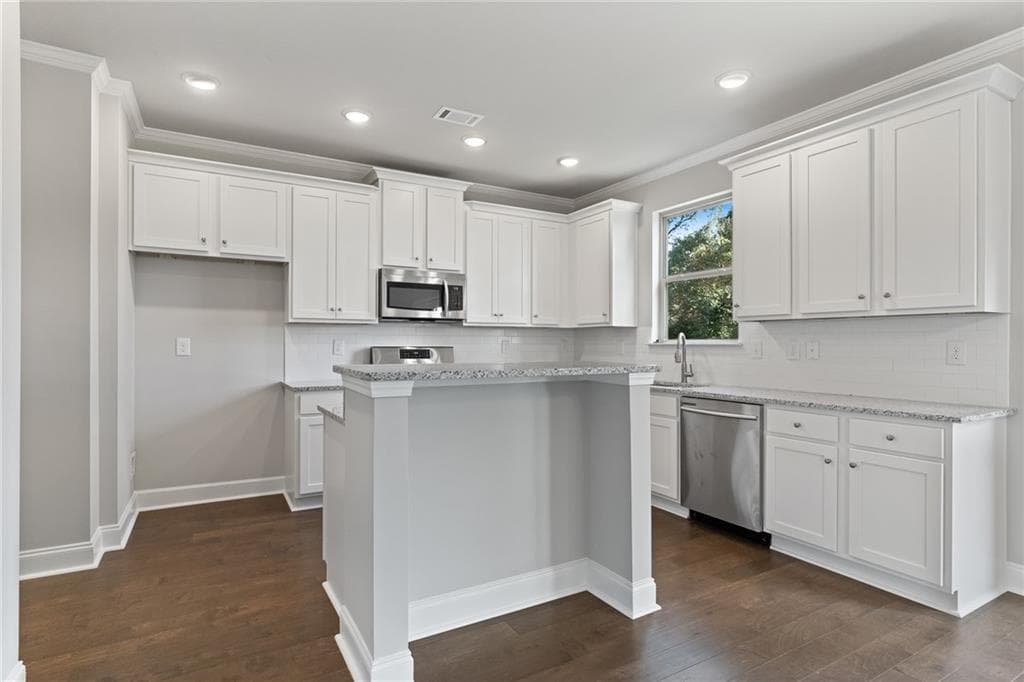 4 bedroom, 3 bathroom, 2,428 sq ft single family residence for sale at 3925 Cordano Lane, Lawrenceville, GA 30044 — photo 8